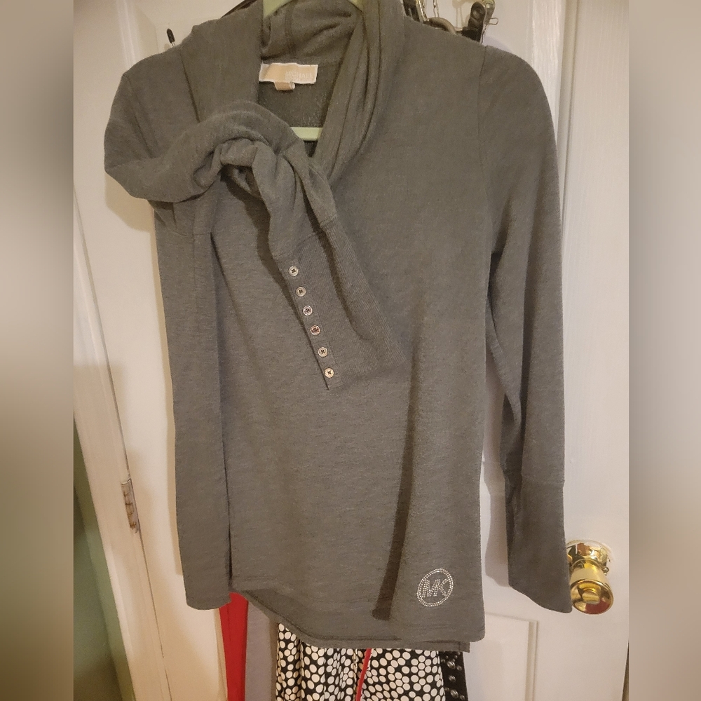 Micheal Kors loose Turtle Neck sweater, Grey in color, Sized Small